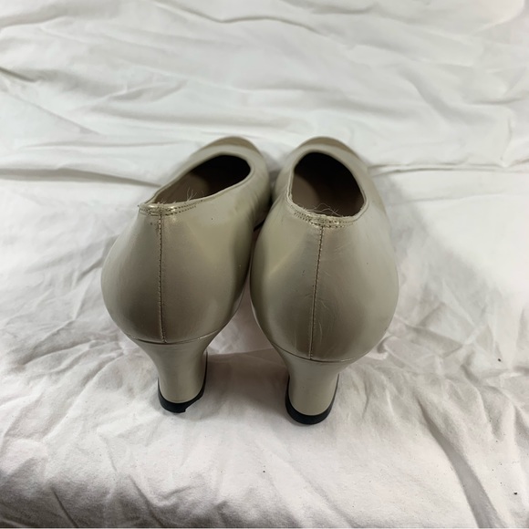 Vintage women metallic pearl SALVATORE FERRAGAMO heels pumps 8.5 AA - Picture 8 of 12